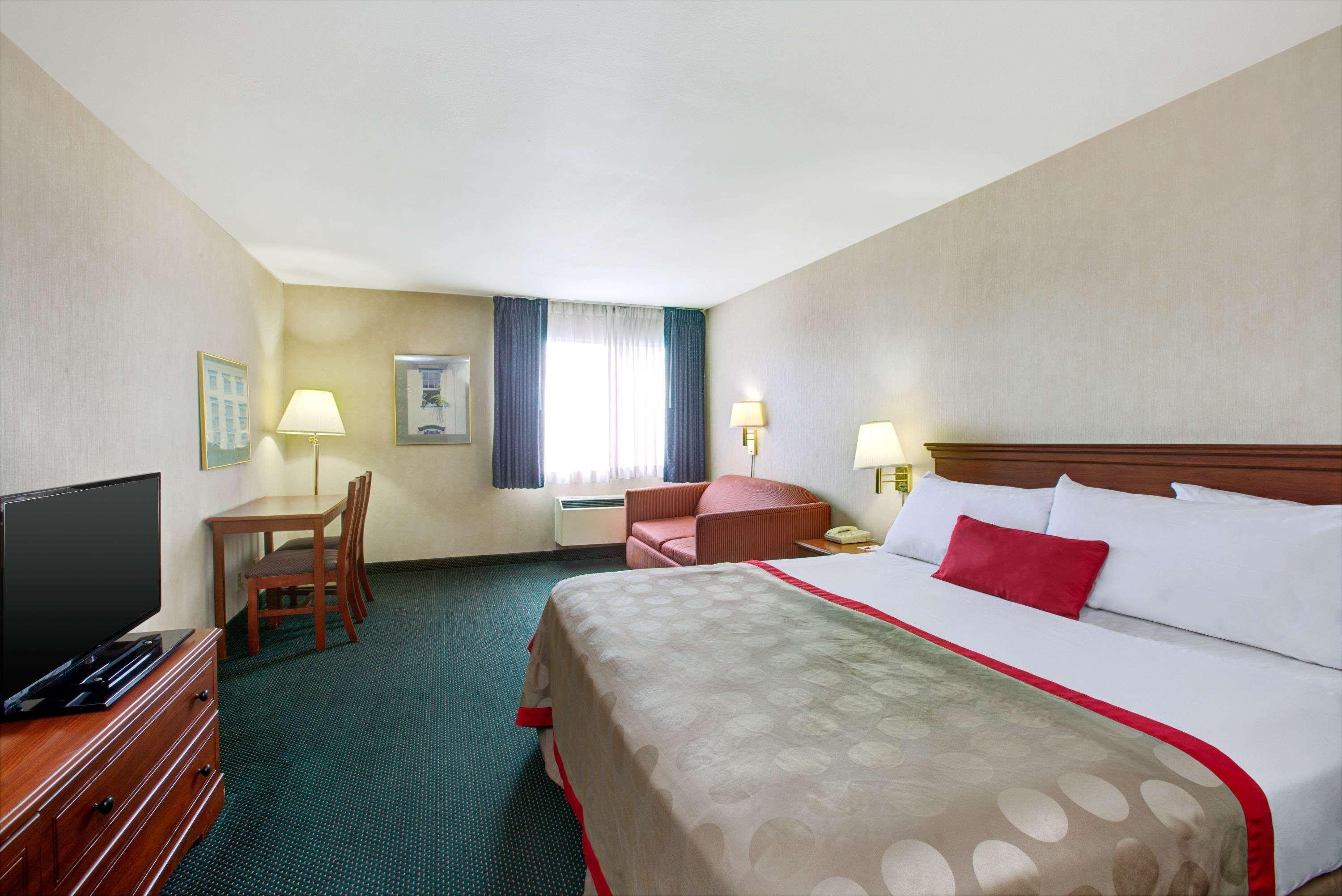 Ramada By Wyndham Hawthorne/Lax Hotel Bagian luar foto
