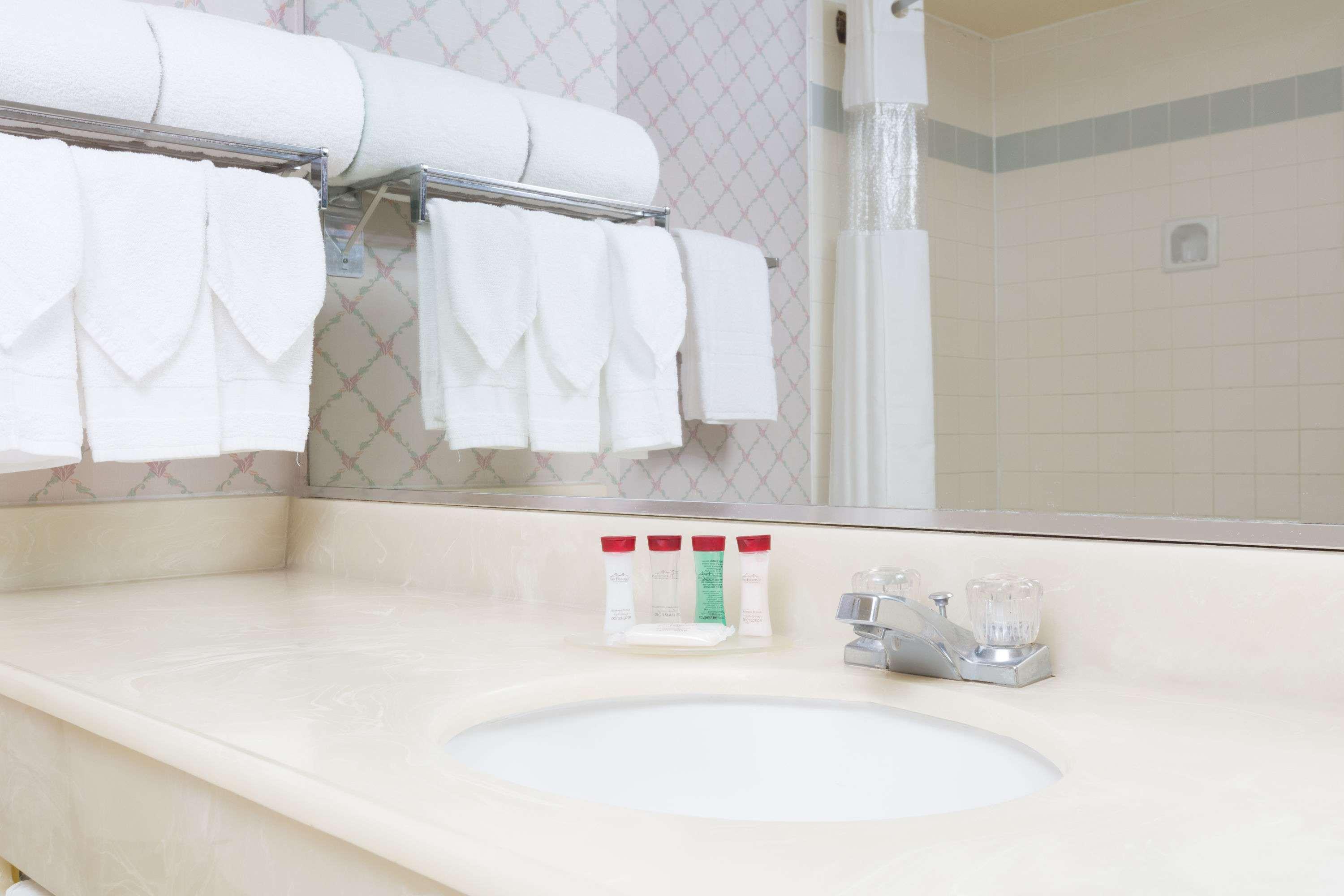 Ramada By Wyndham Hawthorne/Lax Hotel Bagian luar foto