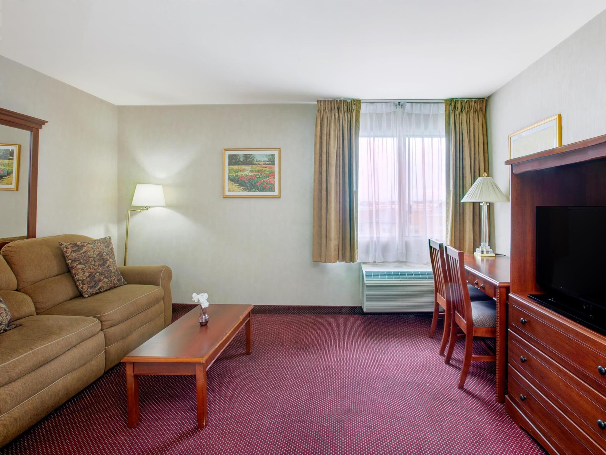 Ramada By Wyndham Hawthorne/Lax Hotel Bagian luar foto