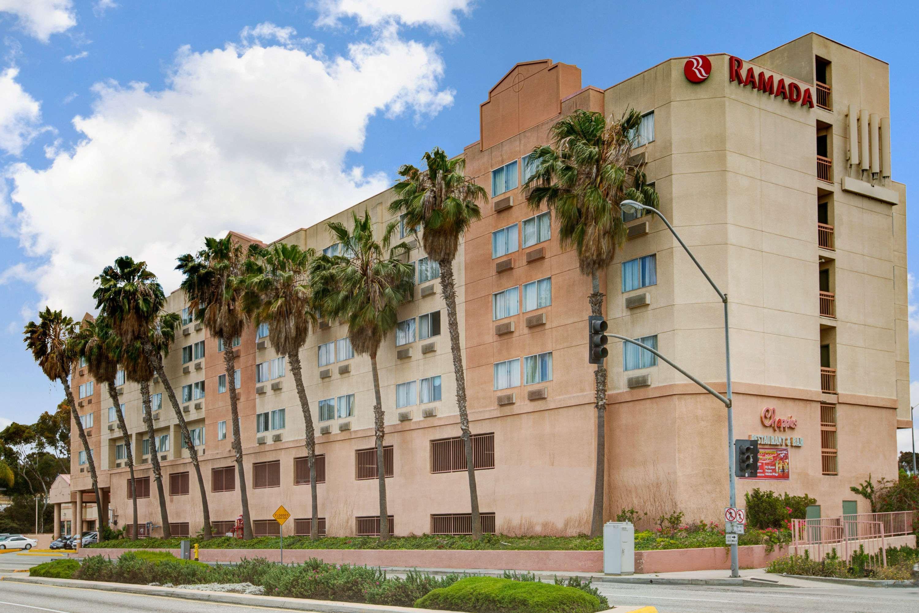 Ramada By Wyndham Hawthorne/Lax Hotel Bagian luar foto