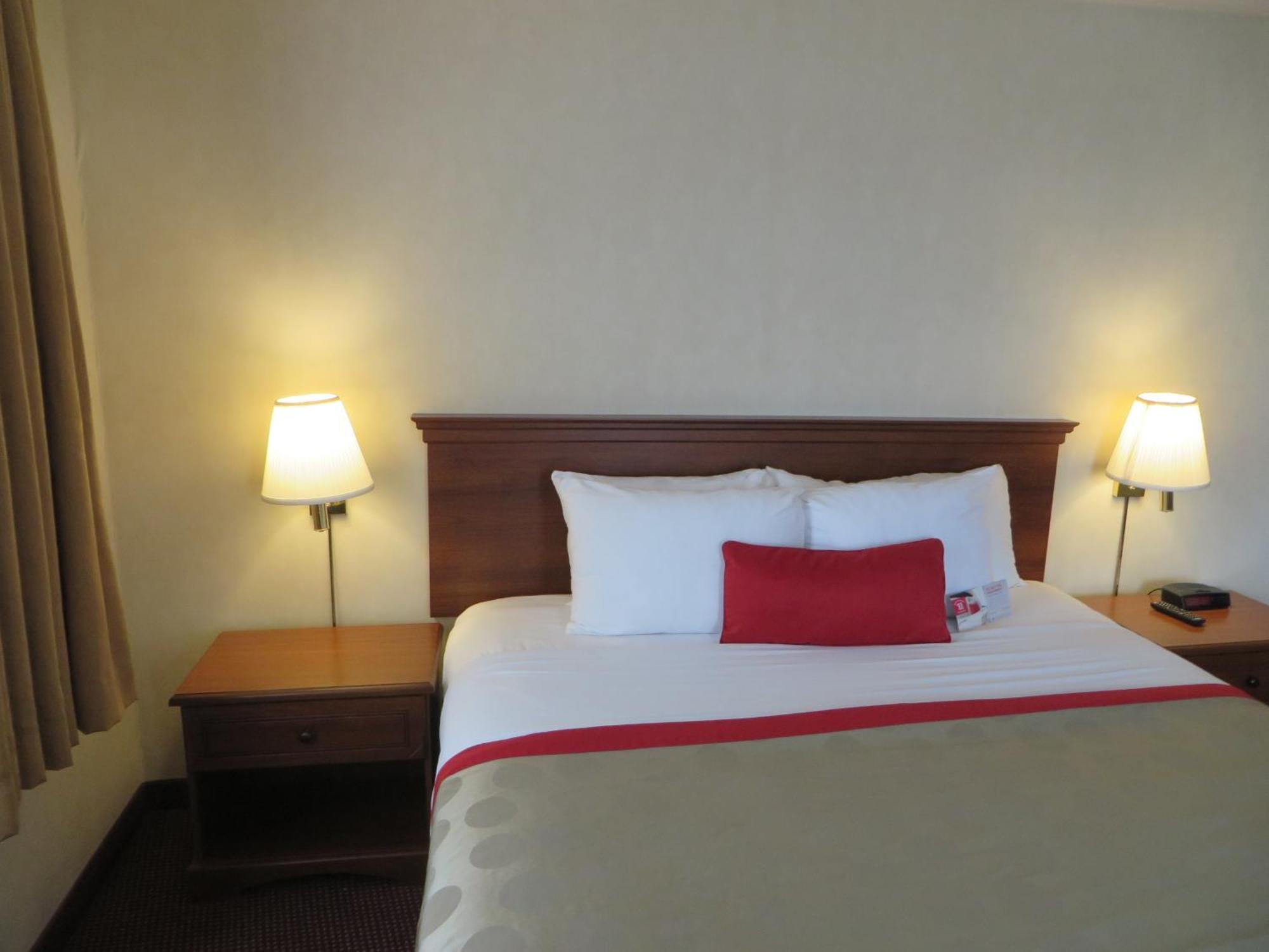 Ramada By Wyndham Hawthorne/Lax Hotel Ruang foto