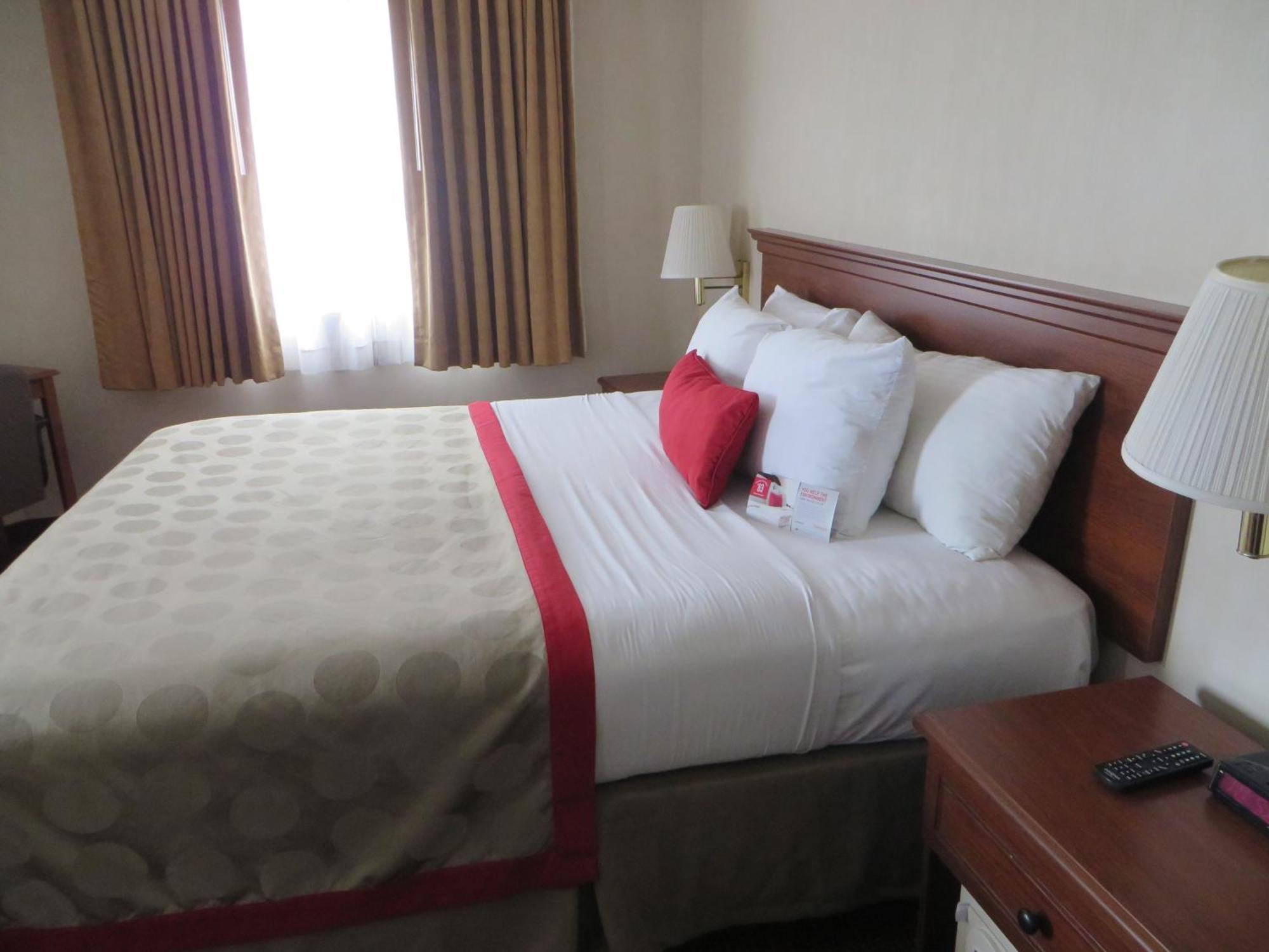 Ramada By Wyndham Hawthorne/Lax Hotel Ruang foto