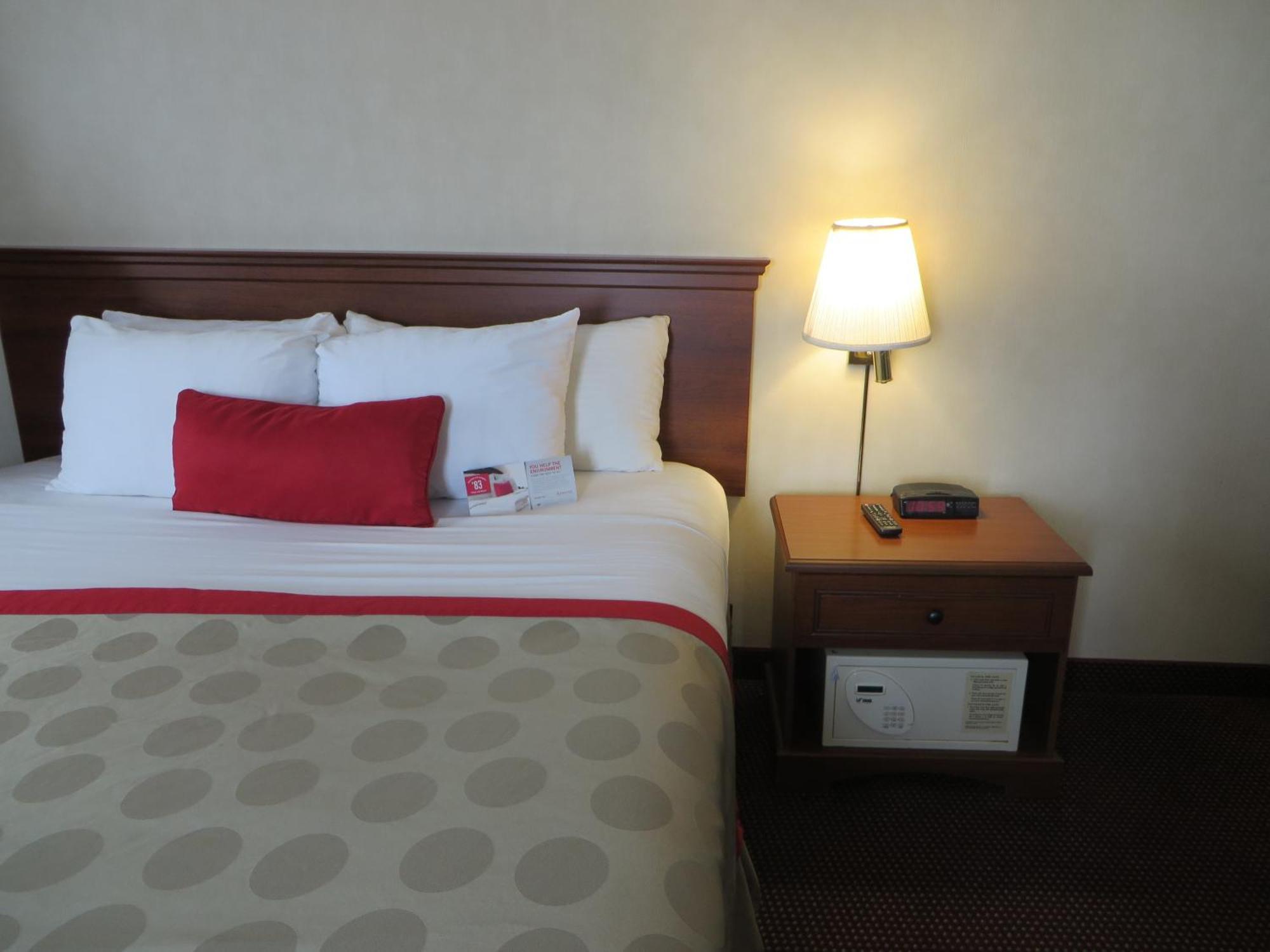 Ramada By Wyndham Hawthorne/Lax Hotel Ruang foto